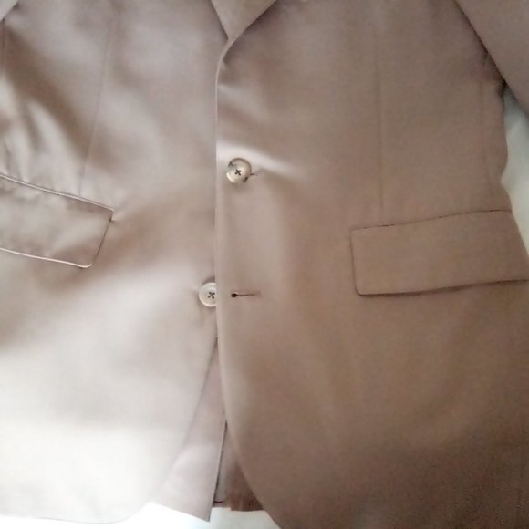 Used Linett Ltd. 38R Beige Suit, 32" pleated pants, 100% gabardine wool - Picture 5 of 14